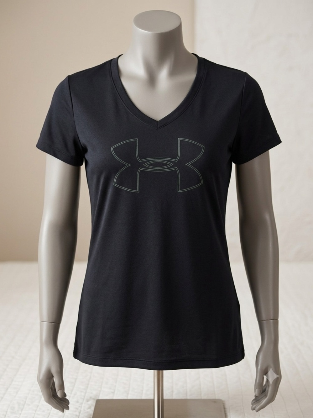 Under Armour Women’s Black V‑Neck Logo Tee Size SM/P